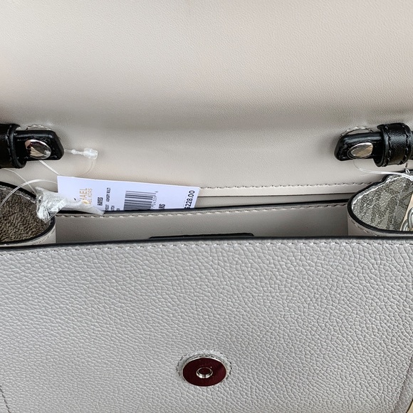 Gaby’sBags👜💕-NWT Michael Kors Crossbody - Picture 7 of 7